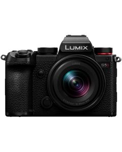 Panasonic Lumix S5D + S 18-40mm f/4.5-6.3 -järjestelmäkamera