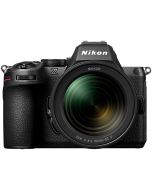 Nikon Z5 II + Z 24-70mm f/4 S -järjestelmäkamera